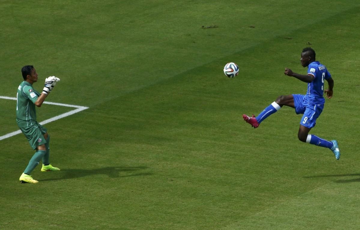 Italy's Mario Balotelli takes a shot as Costa Rica's Keilor Navas prepares to block during their 2014 World Cup Group D soccer match at the Pernambuco arena in Recife Italy vs Costa Rica