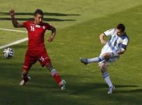 Lionel Messi Argentina Iran Reza Ghoochannejad
