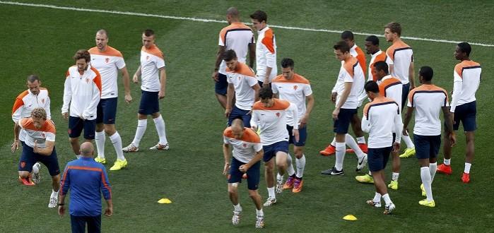 Netherlands players attent a training session, 22 June Netherlands