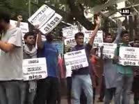 protest-against-fyup-continue-with-demand-of-du-vcs-resignation