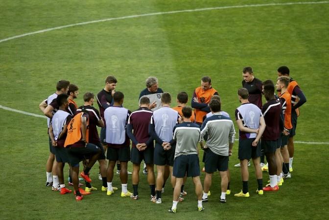 England manager Roy Hodgson talks to his players on the eve of the match against Costa Rica, 23 June England