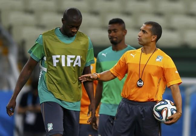 Ivory Coast coach Sabri Lamouchi has a word with midfielder Yaya Toure during a training session, 23 June Ivory Coast Yaya Toure Sabri Lamouchi