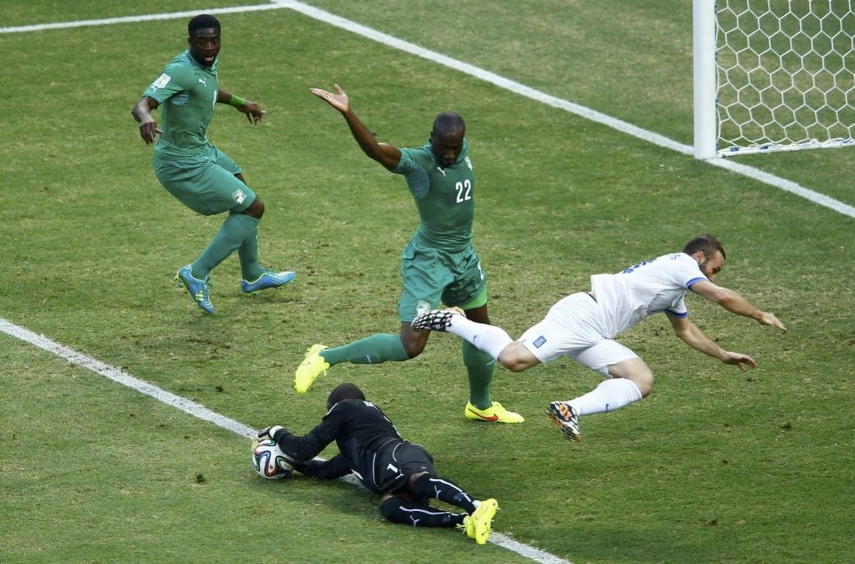 Greece's Salpingidis jumps as Ivory Coast's Barry makes a save during their 2014 World Cup Group C soccer match in Fortaleza Greece vs Ivory Coast