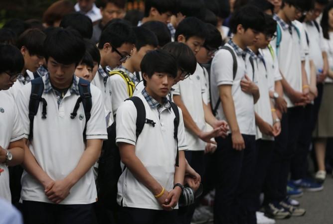 Students who survived the April 16 ferry disaster gather at the main gate as they make their way back to school in Ansan Students who survived the April 16 ferry disaster gather at the main gate as they make their way back to school in Ansan