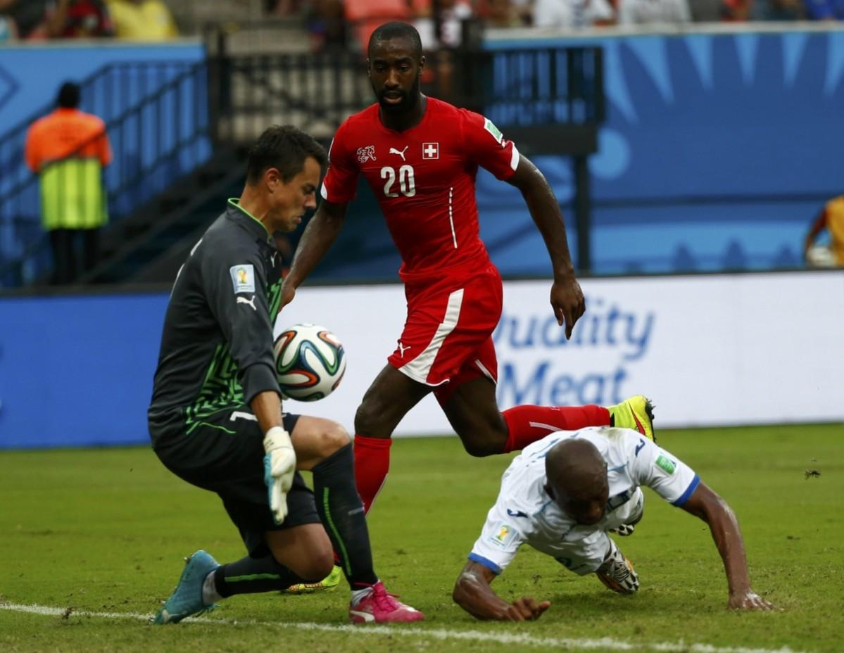 Switzerland's Benaglio makes a save next to Djourou and Palacios of Honduras during their 2014 World Cup Group E soccer match at the Amazonia arena in Manaus Honduras vs Switzerland