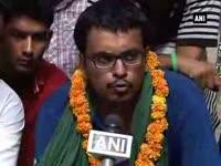du-admissions-students-protest-go-on-hunger-strike-demanding-vcs-resignation