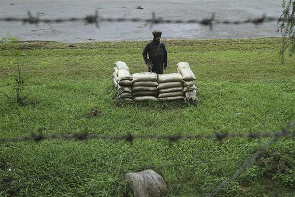 Ceasefire violation by Pakistani troops at LoC, Kashmir.