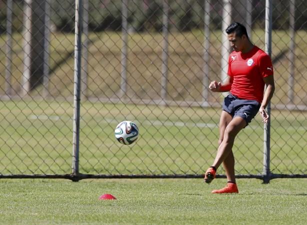 Sanchez reportedly keen to make a move to Arsenal rather than Liverpool Alexis Sanchez