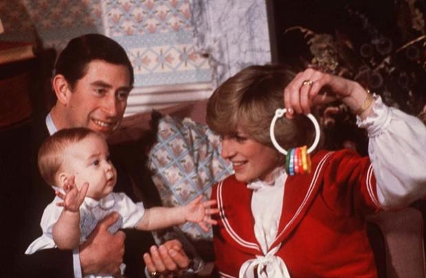 Prince William seen playing with Diana and Prince Charles Prince William seen playing with Diana and Prince Charles