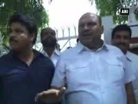 congress-protests-against-sadananda-gowda-outside-his-residence-over-rail-budget