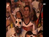 german-fans-in-berlin-celebrate-teams-7-1-rout-of-brazil-at-world-cup