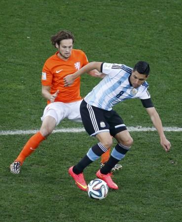 Enzo Perez (R) has rejected moves to Valencia and Lazio. Enzo Perez