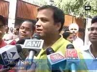 upsc-aspirants-protest-outside-rajnath-singhs-residence-demanding-removal-of-csats