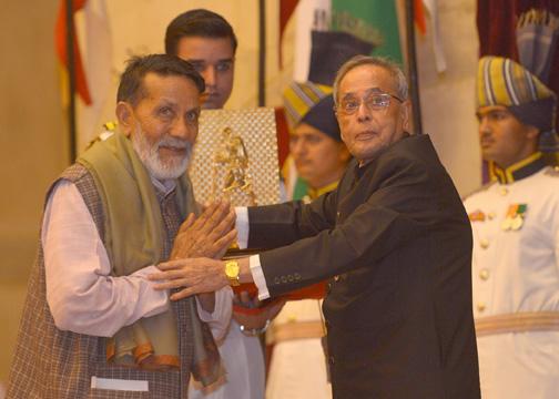 Chandi Prasad Bhatt Receiving Gandhi Peace Prize from The President