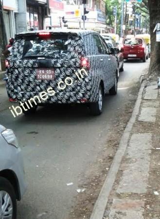 Exclusive Spy Shots: 2016 Toyota Innova Spied Testing in Bangalore