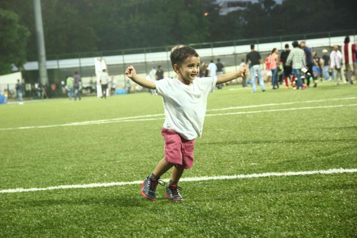 Toddler Azad Rao Khan spotted enjoying the match