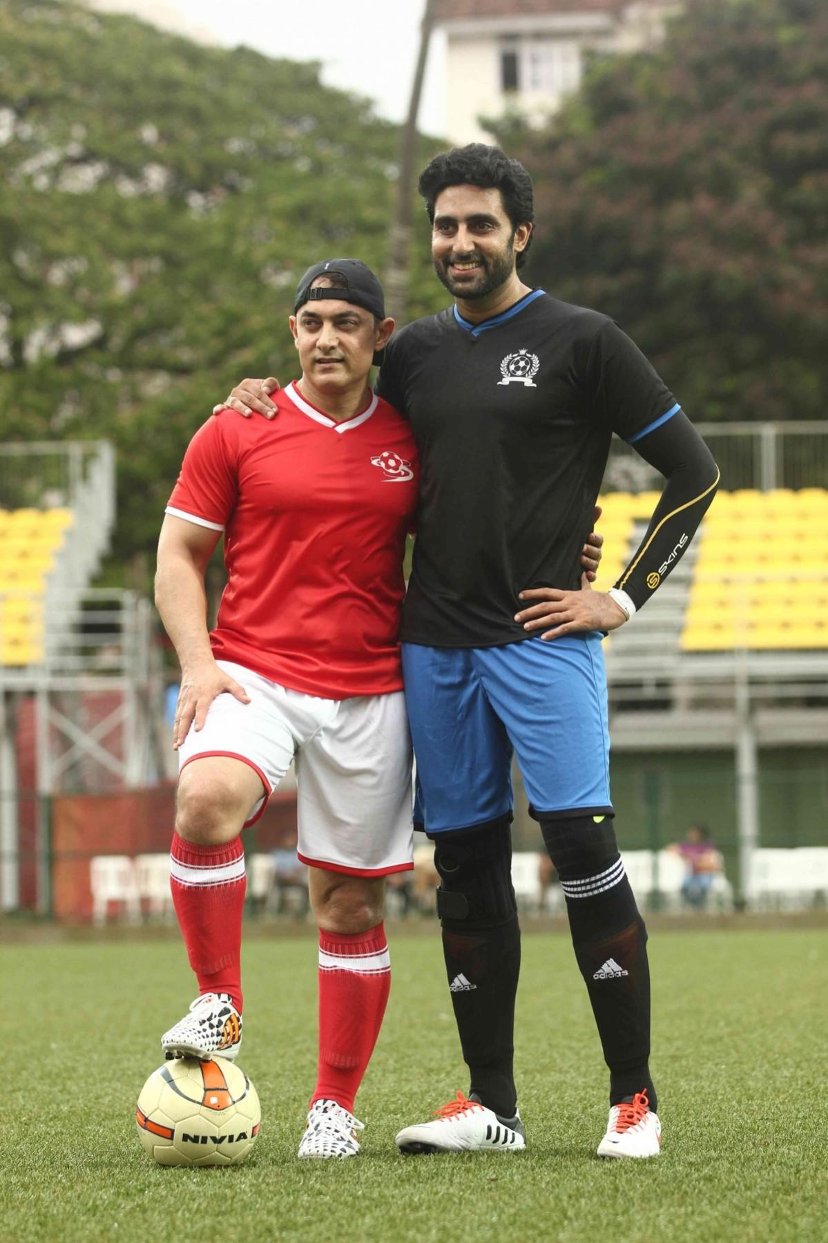 The captains, Aamir Khan and Abhishek Bachchan The captains, Aamir Khan and Abhishek Bachchan