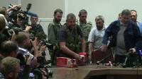 ukraine-rebels-hand-over-mh17-black-boxes