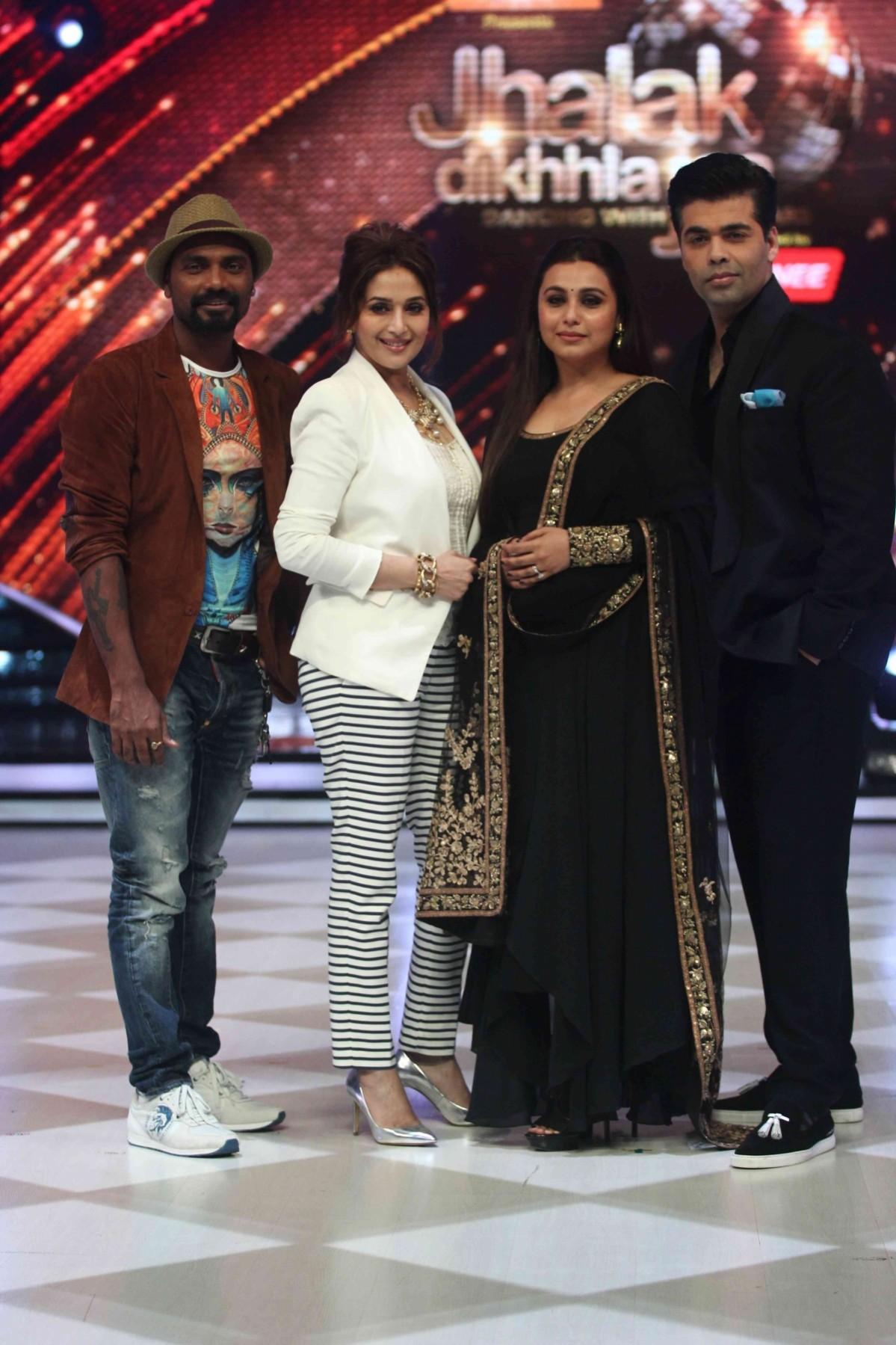 Rani and the judges strike a pose. Rani promotes 'Mardaani' on 'Jhalak Dikhhla Jaa'