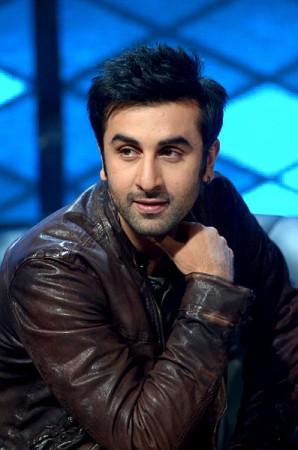 Ranbir Kapoor hides in his hoodie