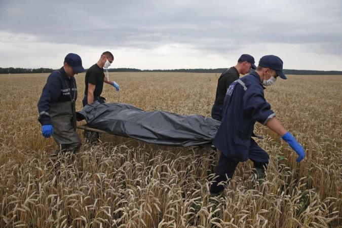 Rescue workers carrying the remains of MH17 victims Rescue workers carrying the bodies of MH 17 victims