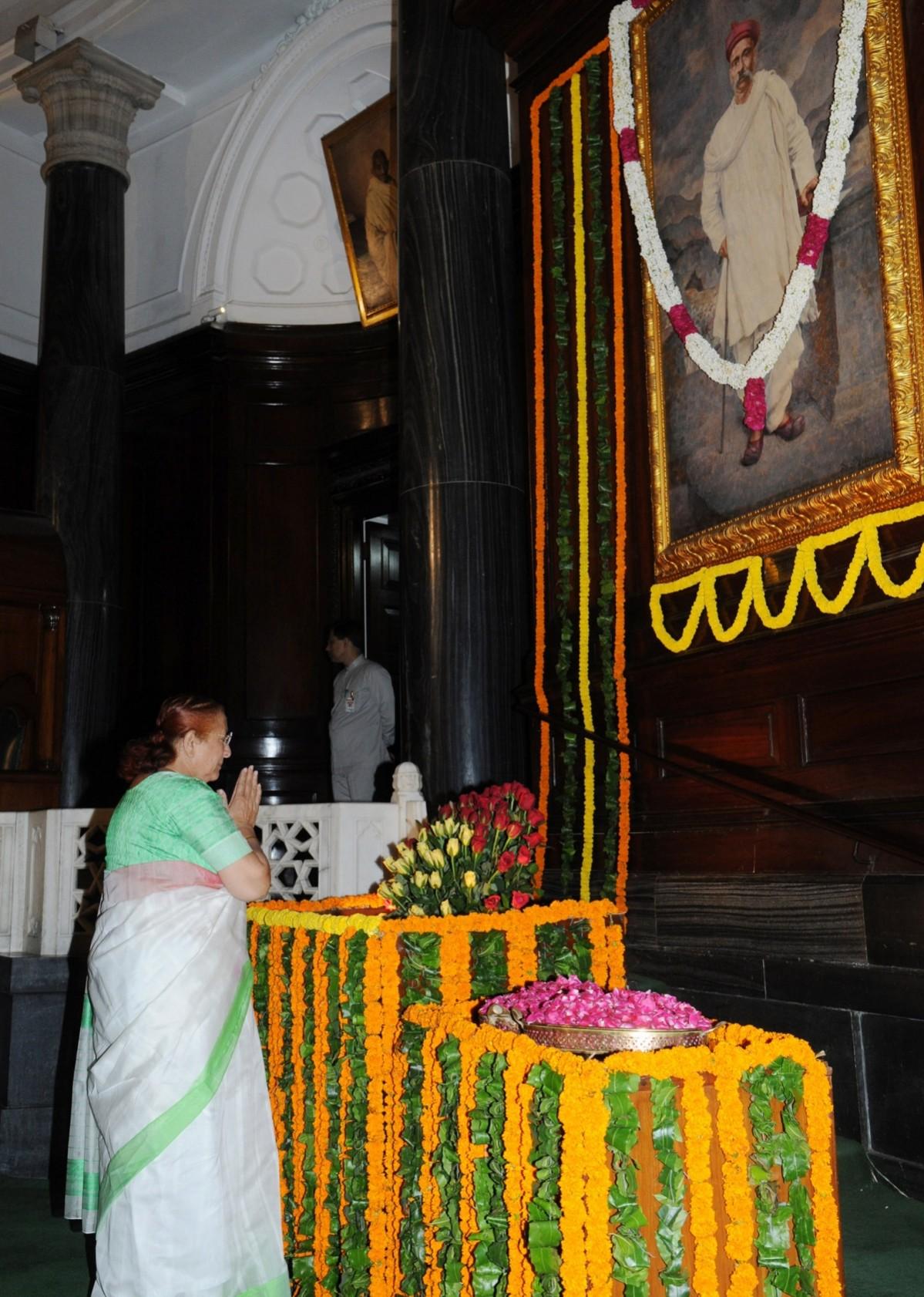 Lok Sabha Speaker Sumitra Mahajan too pays tribute to Bal Gangadhar Tilak. Sumitra Mahajan