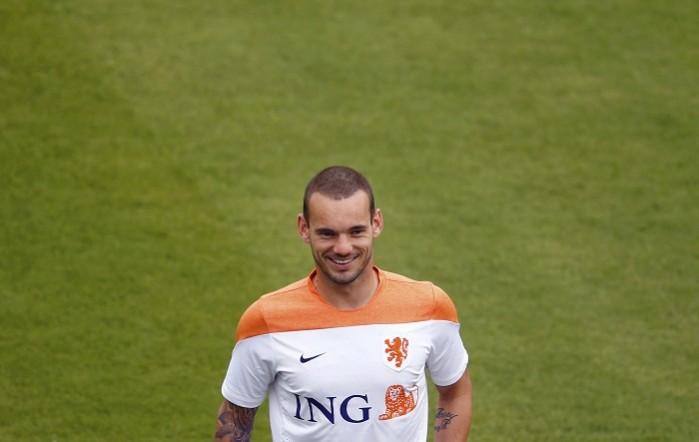 Netherlands midfielder Wesley Sneijder is not close to completing a move to Manchester United Wesley Sneijder Netherlands
