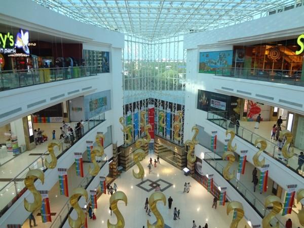 Retail giant Lulu announces projects to support expansion plans - Arabian  Business