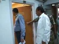 venkaiah-naidu-makes-surprise-visit-to-nirman-bhawan