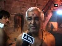 hindu-devotees-throng-temples-to-celebrate-auspicious-monday-during-sawan