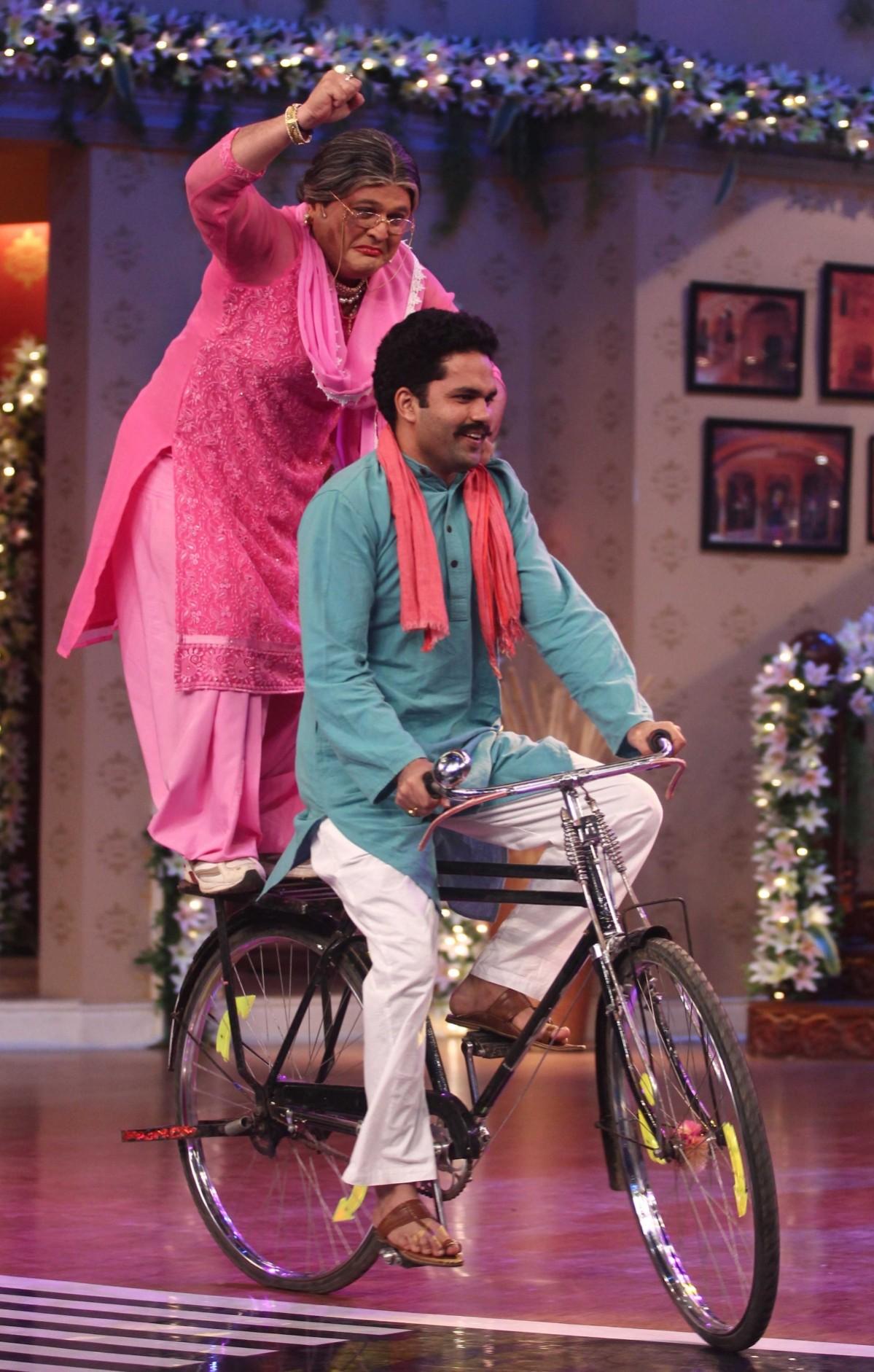 Dadi's grand entry on the show Dadi's grand entry on the show