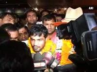sushil-kumar-gets-a-rousing-welcome-after-returning-from-cwg