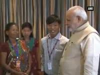 pm-narendra-modi-meets-jeet-bahadurs-family-in-kathmandu