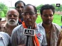 bjp-workers-in-lucknow-launch-campaign-to-clean-gomti-river