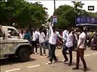 police-lathi-charge-on-students-protesting-against-water-logging-in-allahabad