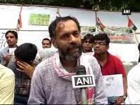 aaps-yogendra-yadav-joins-upsc-students-protest-at-jantar-mantar