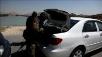 afghan-soldiers-man-checkpoint-in-tense-kabul
