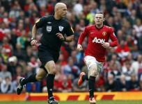 Howard Webb with Wayne Rooney