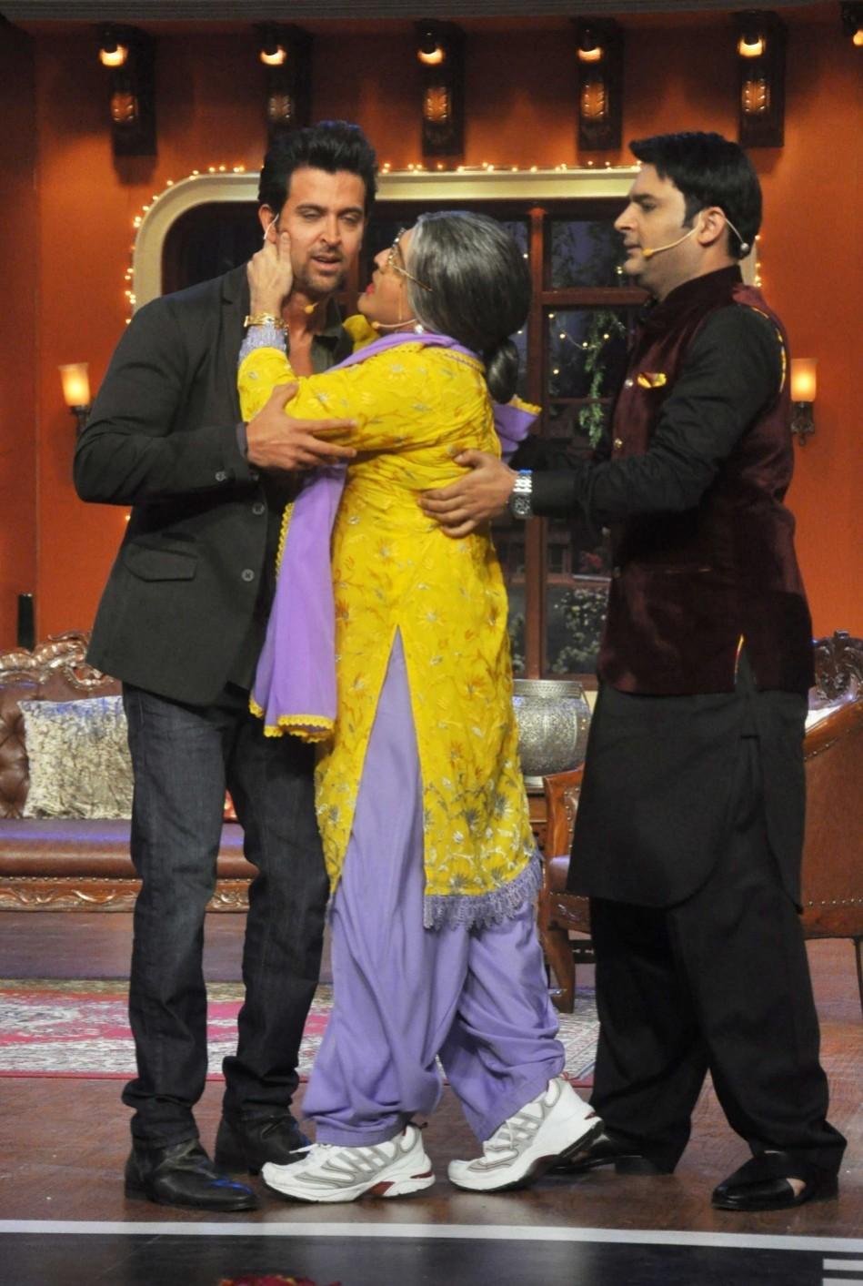 Dadi kisses Hrithik Roshan Dadi kisses Hrithik Roshan