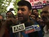 daily-wagers-in-kashmir-protest-to-demand-regularization-of-services