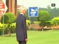 us-secretary-of-defence-chuck-hagel-receives-guard-of-honour-in-india
