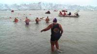 amateur-swimmers-dive-into-cold-waters-of-perito-moreno-glacier
