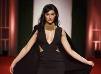 Nargis Fakhri walks the ramp