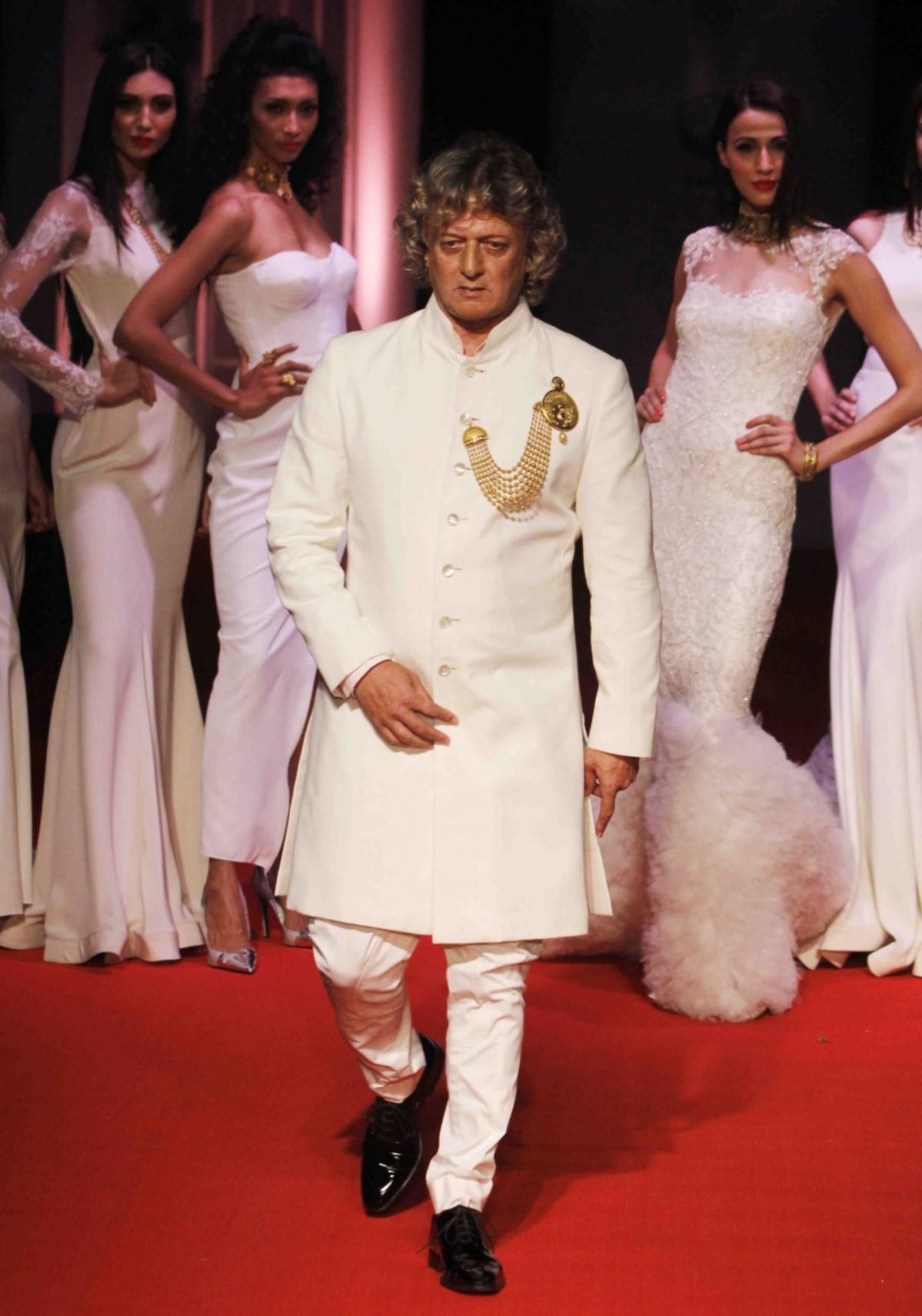Rohit Bal walks the ramp Rohit Bal walks the ramp