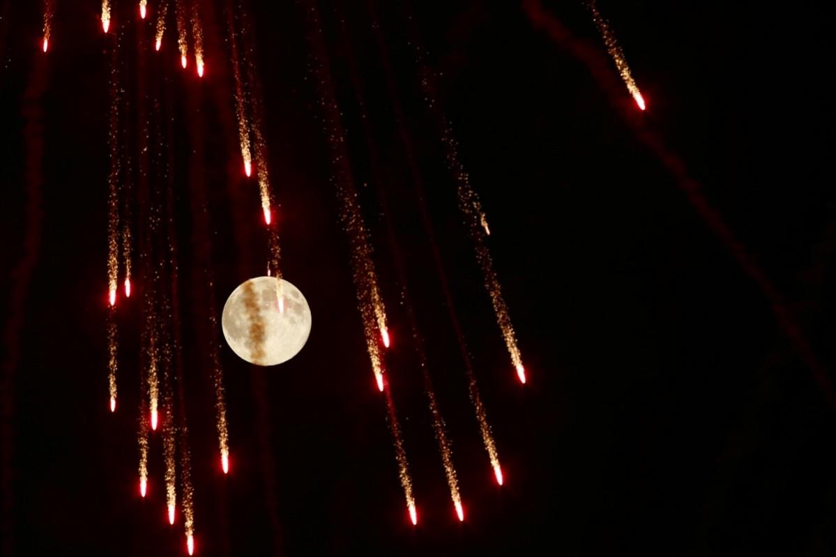 Fireworks streak past in front of the supermoon outside the town of Mosta, celebrating the feast of its patron saint, in central Malta, August 10, 2014. Fireworks streak past in front of the supermoon outside the town of Mosta, celebrating the feast of its patron saint, in central Malta, August 10, 2014.