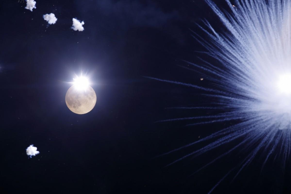 Fireworks explode in front of the supermoon outside the town of Mosta, celebrating the feast of its patron saint, in central Malta, August 10, 2014. Fireworks explode in front of the supermoon outside the town of Mosta, celebrating the feast of its patron saint, in central Malta, August 10, 2014.