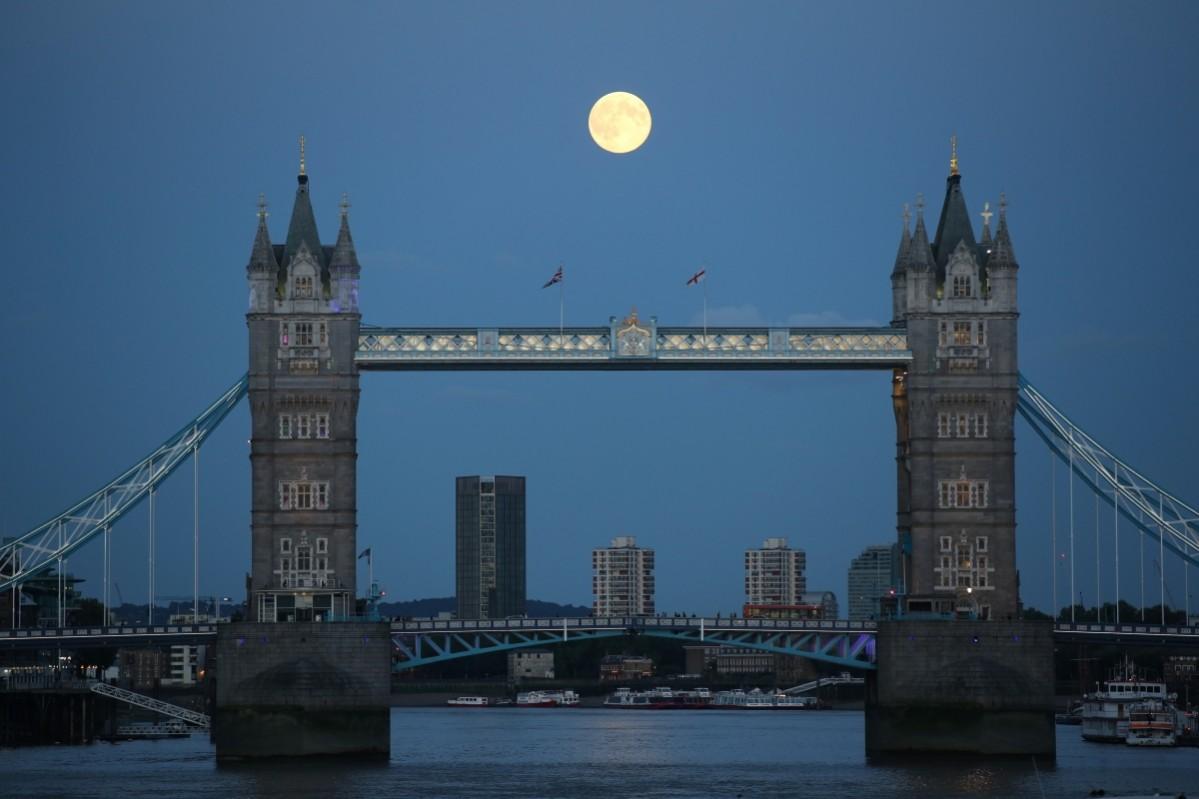 A supermoon rises over Tower Bridge in London August 10, 2014. A supermoon rises over Tower Bridge in London August 10, 2014.