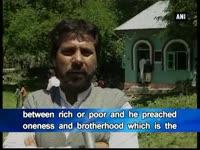 devotees-regardless-of-religious-affiliations-pay-obeisance-at-sufi-shrine-in-kashmir