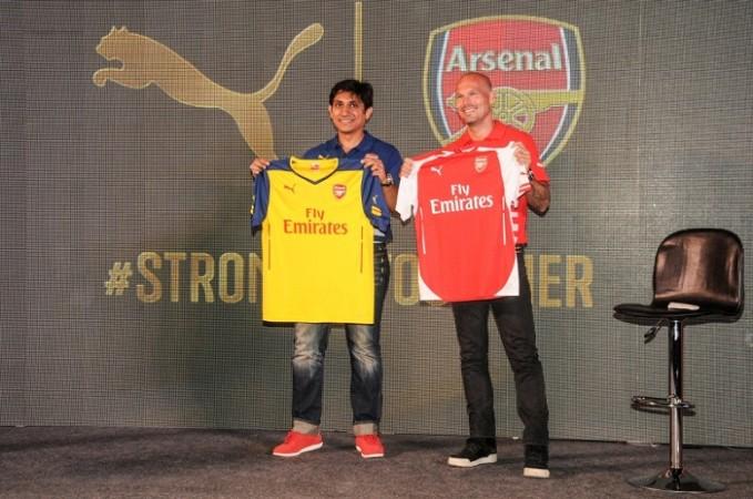 Arsenal legend Freddie Ljungberg with Puma India MD Rajiv Mehta during the launch of the new jerseys in Bangalore Arsenal Freddie Ljungberg Rajiv Mehta Puma shirt launch