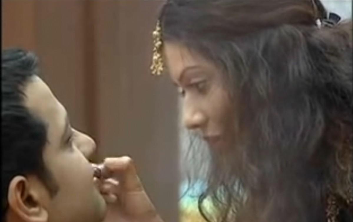 Payal Rohatgi applies lipstick on Rahul Mahajan Payal Rohatgi applies lipstick on Rahul Mahajan